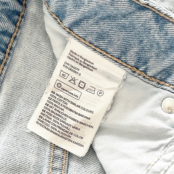 H&M DIVIDED Women’s Light Wash Denim Shorts - Size 6 - Picture 4 of 8